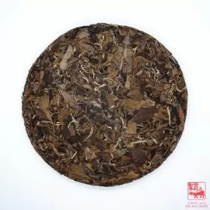 Alternative view of Old White Tea Cake <br>老白茶饼